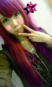 紫发的美少女240×320手机图片