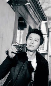 黑白摄影，李晨玩相机480×800手机壁纸图片