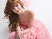 穿着粉色低胸裙子的贝拉·索恩美丽手机壁纸图片
