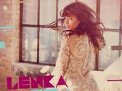 创作型美女歌手Lenka的640×480手机壁纸图片