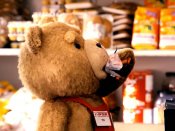 ted熊在超市犯贱的图片手机壁纸高清