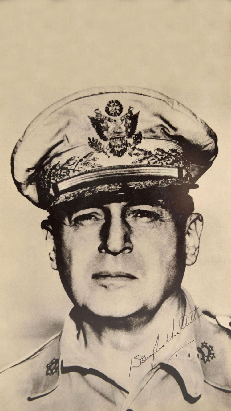 二战西南太平洋盟军司令道格拉斯·麦克阿瑟老照片手机壁纸