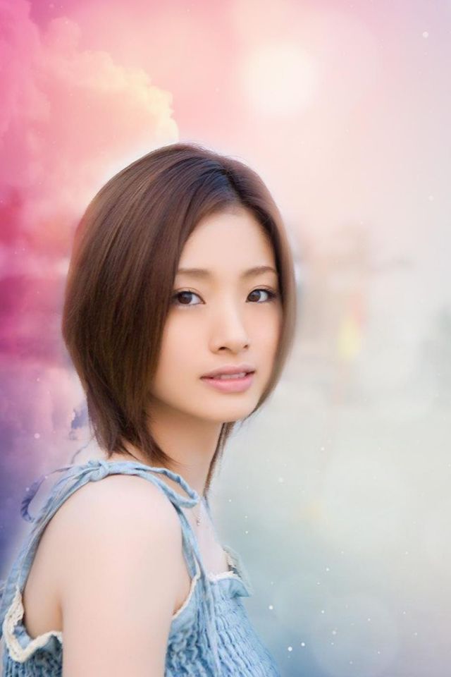 电影《昼颜》女主角，日本短发美女演员上户彩梦幻高清手机壁纸图片