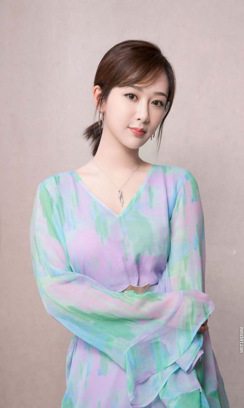 青年美女演员杨紫低v领绿紫色纱裙仙气手机图片壁纸
