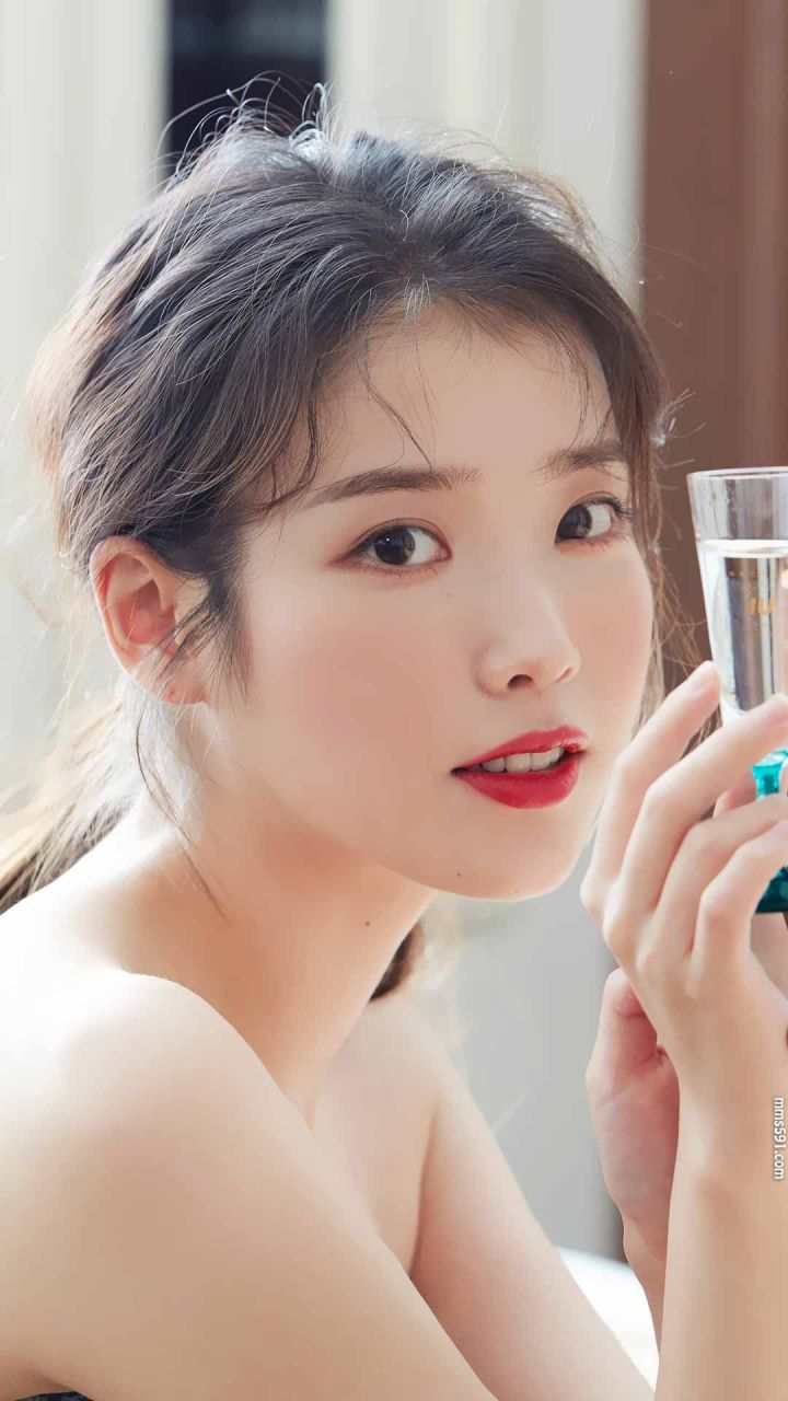 韩国女明星李知恩手机壁纸图片