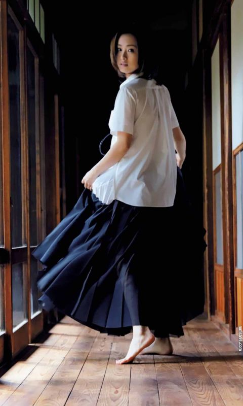 日本女演员上户彩Aya Ueto高清1080手机壁纸图片（2）
