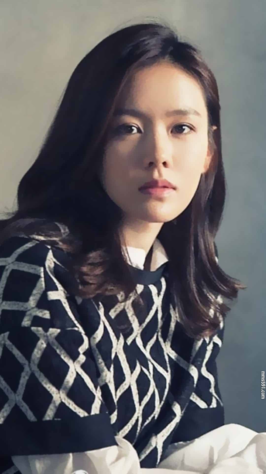 韩国美女演员孙艺珍Son Ye Jin手机壁纸高清图片集（3）