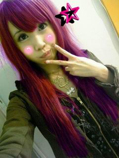 紫发的美少女240×320手机图片