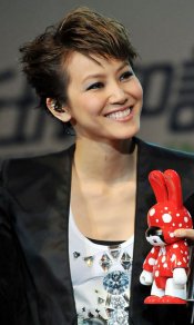 何韵诗480×800手机壁纸