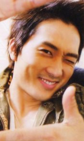 韩国男星宋承宪搞怪照片480×800手机壁纸下载