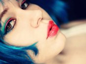 蓝色头发的美女640×480手机壁纸