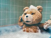 泰迪熊洗澡打电话的图片640×480手机壁纸