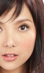 香港女歌星卫兰480×800手机壁纸图片