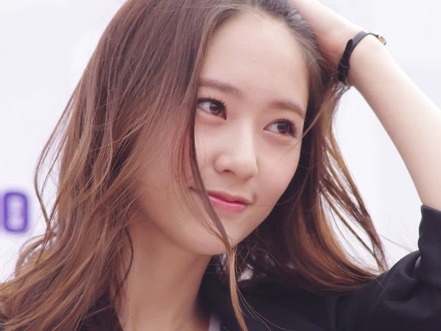 韩国f(x)组合领唱郑秀晶640×480手机壁纸图片