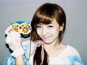 韩国fx乐队女歌手朴善怜640×480手机壁纸图片