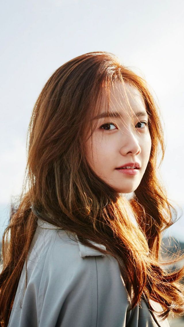 林允儿长发转身微笑1080手机壁纸图片下载