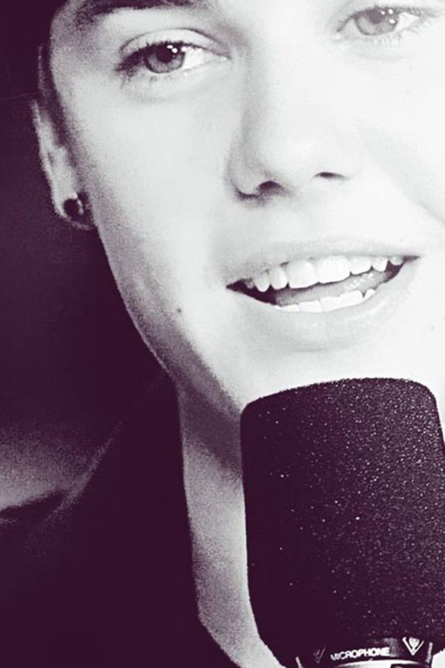 演唱会上的贾斯汀·比伯（justin_bieber）黑白照片手机壁纸