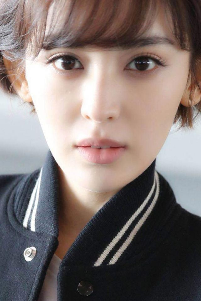 古力娜扎甜美短发美照手机壁纸下载