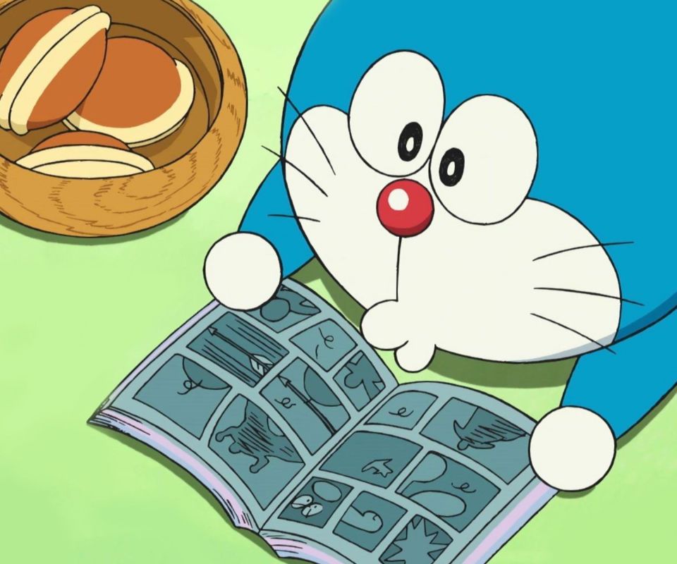 哆啦a梦机器猫悠闲看漫画吃零食手机壁纸图片