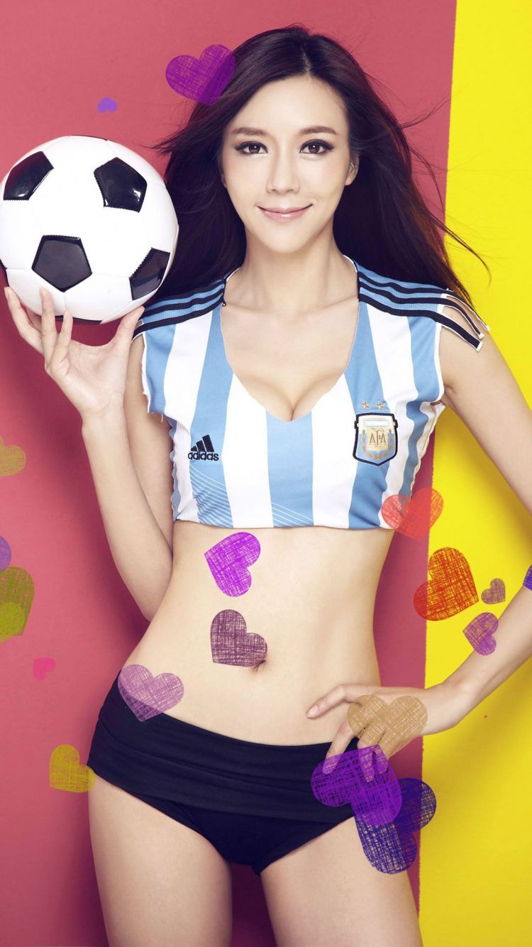 周韦彤超短裤性感足球宝贝手机壁纸集