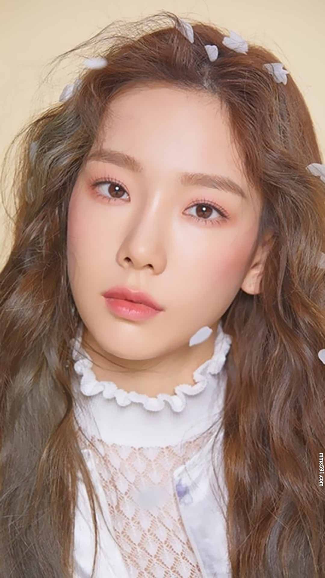 少女时代队长兼主唱，韩国女歌手金泰妍Kim TaeYeon手机壁纸图片（6）