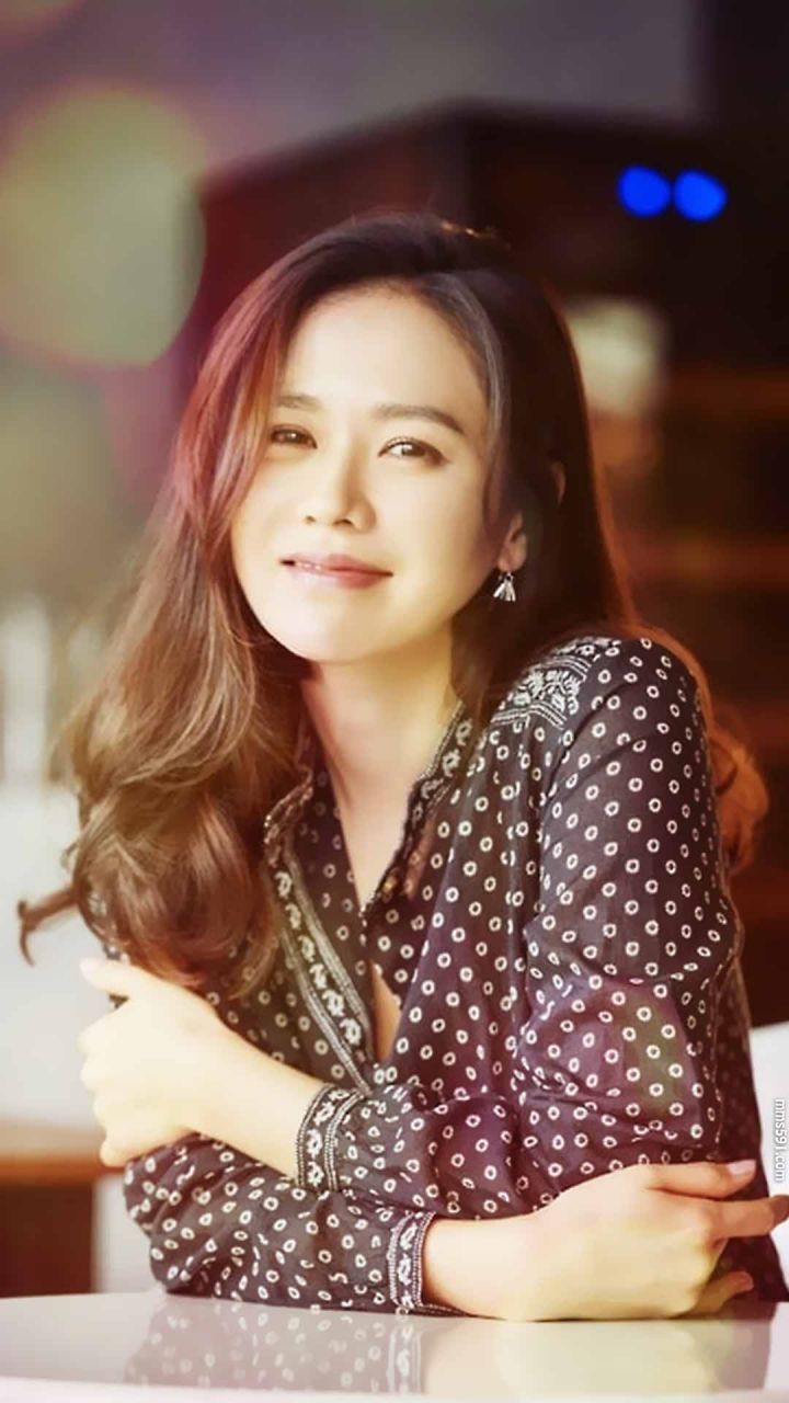 韩国美女演员孙艺珍Son Ye Jin手机壁纸高清图片集（5）