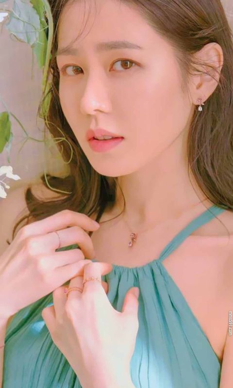 韩国美女演员孙艺珍Son Ye Jin手机壁纸高清图片集（7）