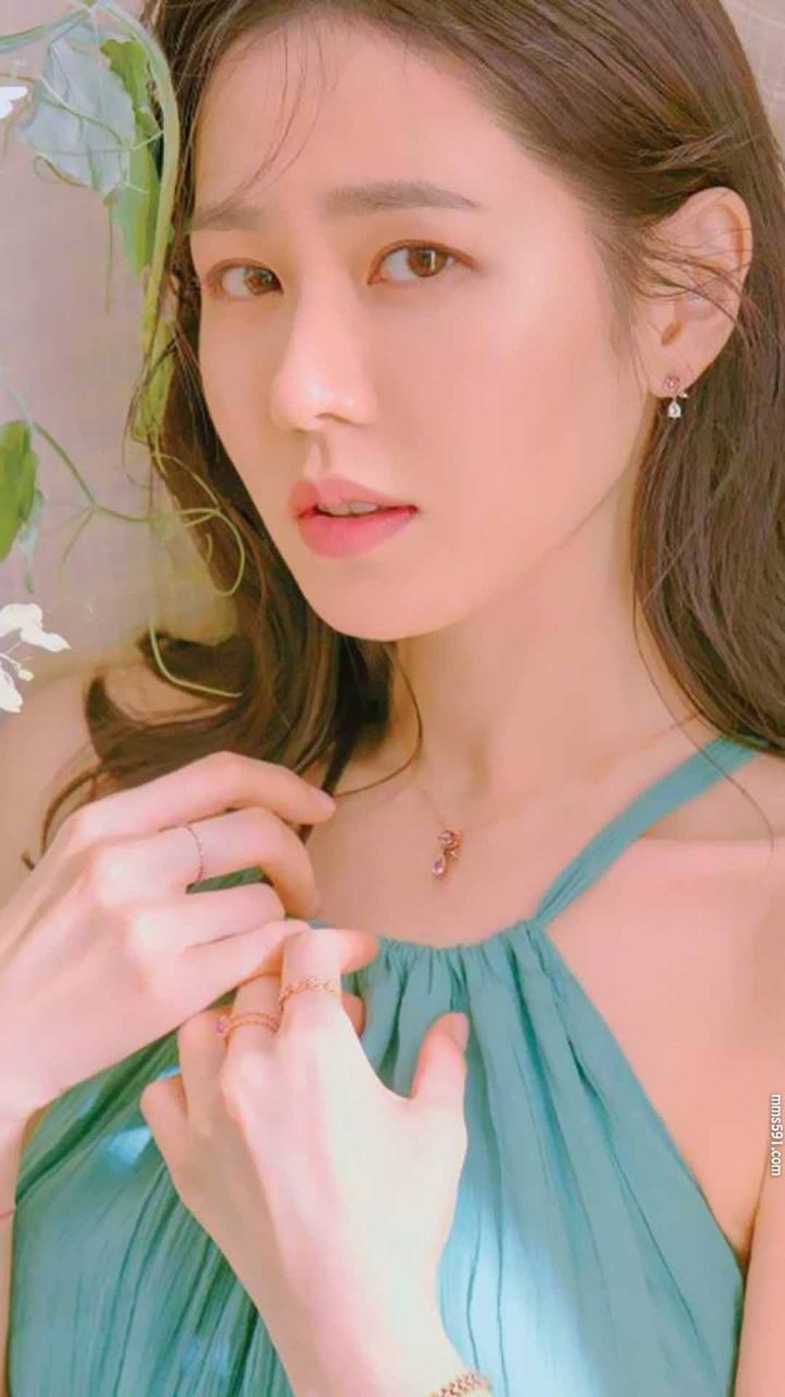 韩国美女演员孙艺珍Son Ye Jin手机壁纸高清图片集（7）